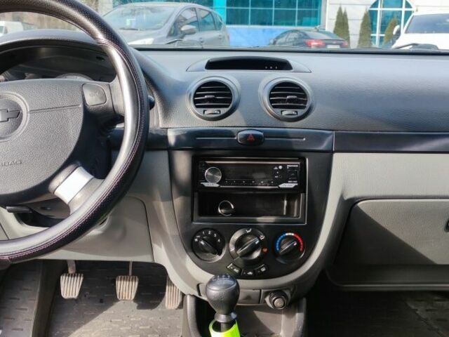 Серый Шевроле Лачетти, объемом двигателя 1.8 л и пробегом 204 тыс. км за 4500 $, фото 5 на Automoto.ua