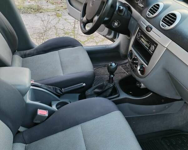 Серый Шевроле Лачетти, объемом двигателя 1.6 л и пробегом 240 тыс. км за 4400 $, фото 24 на Automoto.ua