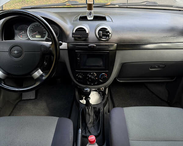 Серый Шевроле Лачетти, объемом двигателя 1.8 л и пробегом 230 тыс. км за 4200 $, фото 23 на Automoto.ua