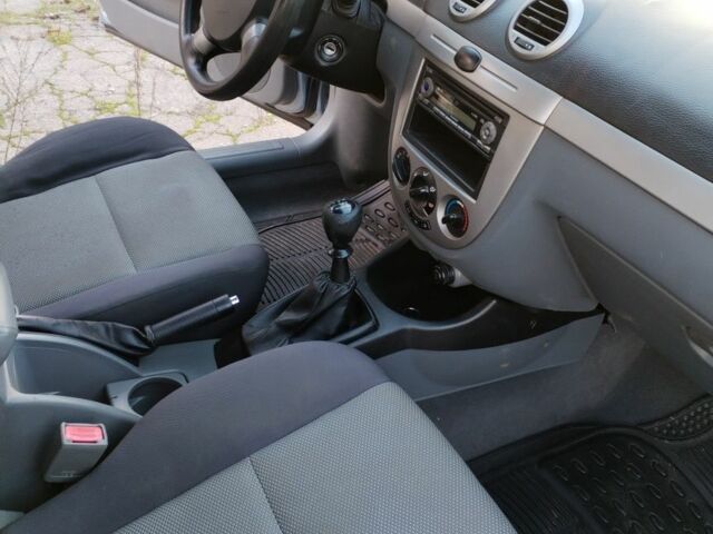 Серый Шевроле Лачетти, объемом двигателя 1.6 л и пробегом 240 тыс. км за 4400 $, фото 5 на Automoto.ua