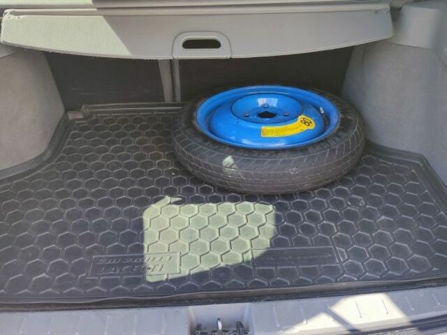 Серый Шевроле Лачетти, объемом двигателя 1.8 л и пробегом 204 тыс. км за 4500 $, фото 4 на Automoto.ua