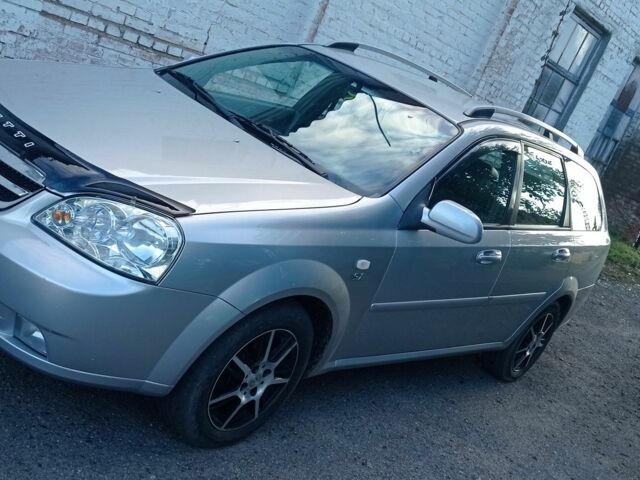 Серый Шевроле Лачетти, объемом двигателя 1.6 л и пробегом 300 тыс. км за 3600 $, фото 1 на Automoto.ua