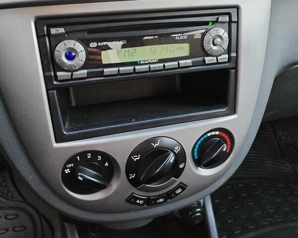 Серый Шевроле Лачетти, объемом двигателя 1.6 л и пробегом 240 тыс. км за 4400 $, фото 53 на Automoto.ua