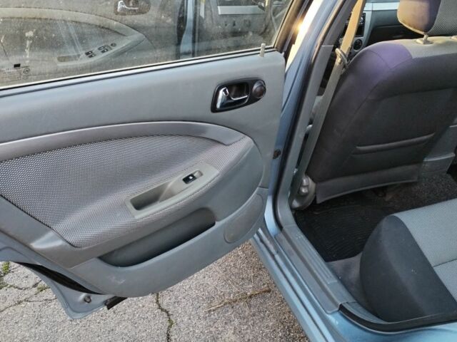 Серый Шевроле Лачетти, объемом двигателя 1.6 л и пробегом 240 тыс. км за 4400 $, фото 2 на Automoto.ua