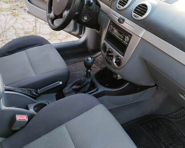 Серый Шевроле Лачетти, объемом двигателя 1.6 л и пробегом 240 тыс. км за 4400 $, фото 25 на Automoto.ua