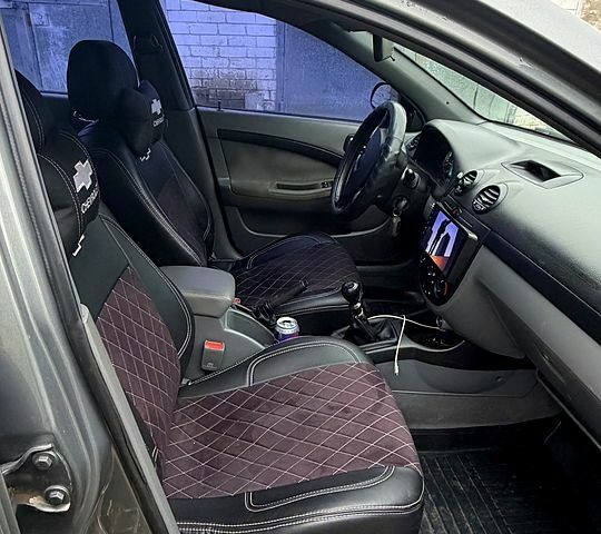 Серый Шевроле Лачетти, объемом двигателя 1.8 л и пробегом 190 тыс. км за 4800 $, фото 6 на Automoto.ua