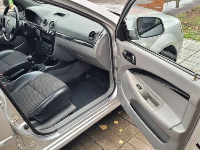 Серый Шевроле Лачетти, объемом двигателя 1.6 л и пробегом 244 тыс. км за 5500 $, фото 6 на Automoto.ua