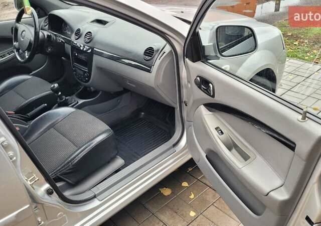 Серый Шевроле Лачетти, объемом двигателя 1.6 л и пробегом 244 тыс. км за 5500 $, фото 17 на Automoto.ua