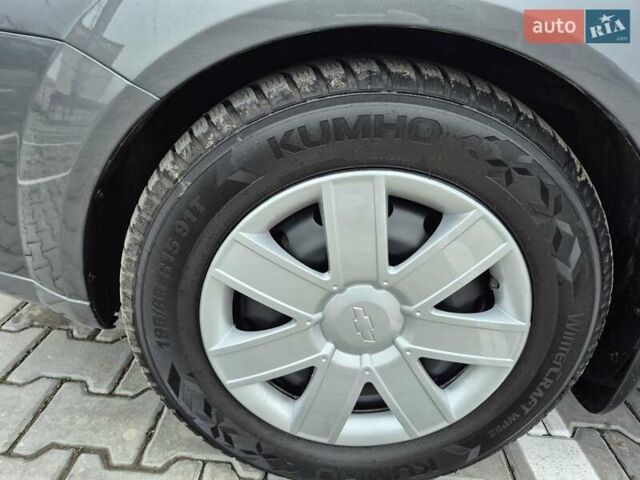 Серый Шевроле Лачетти, объемом двигателя 1.8 л и пробегом 52 тыс. км за 7500 $, фото 2 на Automoto.ua