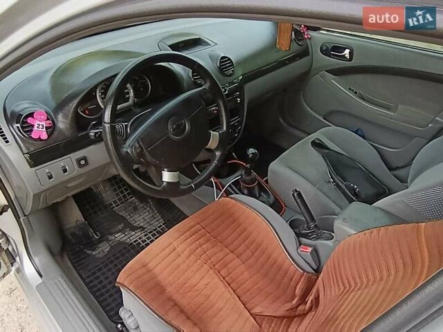Серый Шевроле Лачетти, объемом двигателя 1.8 л и пробегом 255 тыс. км за 5400 $, фото 11 на Automoto.ua