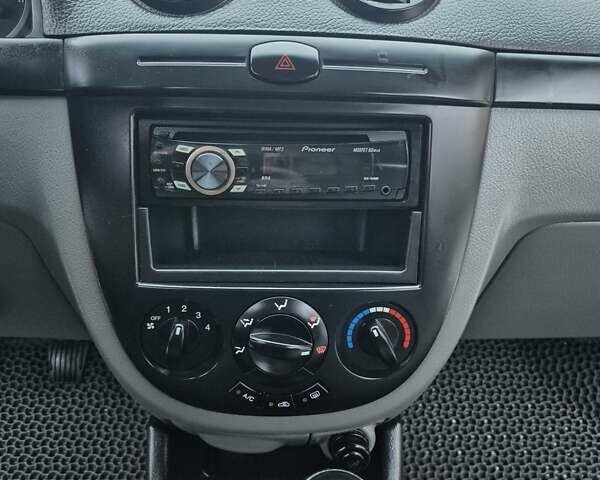 Серый Шевроле Лачетти, объемом двигателя 1.8 л и пробегом 52 тыс. км за 7500 $, фото 65 на Automoto.ua