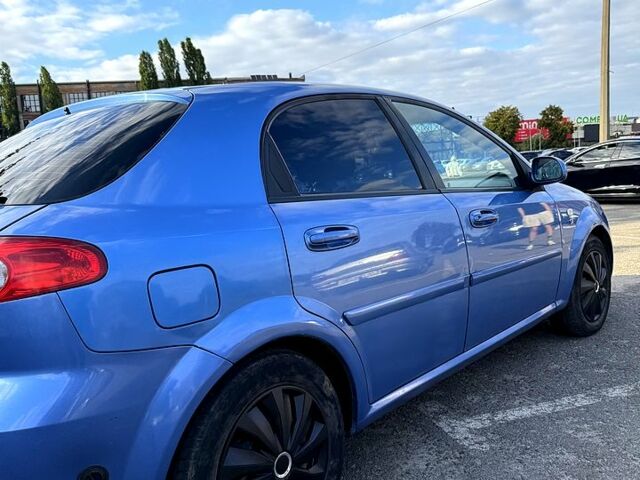 Синий Шевроле Лачетти, объемом двигателя 1.6 л и пробегом 210 тыс. км за 3500 $, фото 3 на Automoto.ua