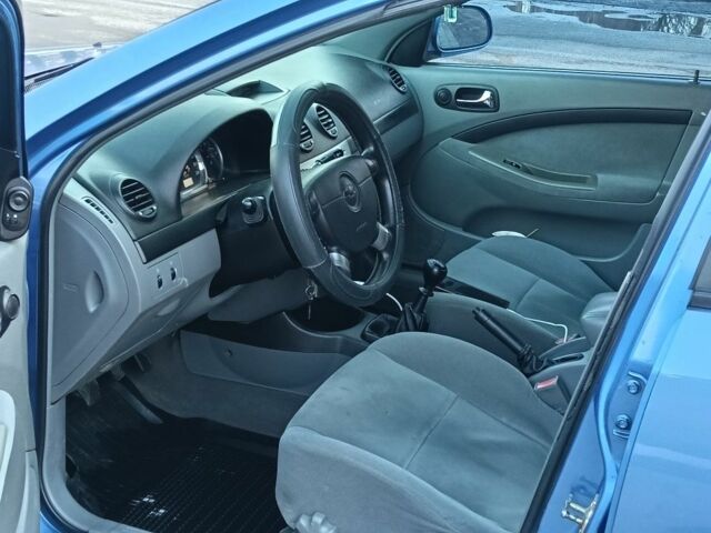 Синий Шевроле Лачетти, объемом двигателя 1.6 л и пробегом 300 тыс. км за 4300 $, фото 5 на Automoto.ua