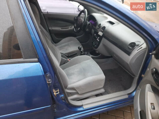 Синий Шевроле Лачетти, объемом двигателя 1.4 л и пробегом 251 тыс. км за 3000 $, фото 4 на Automoto.ua