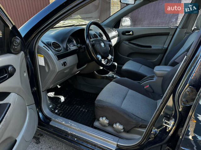 Синий Шевроле Лачетти, объемом двигателя 1.8 л и пробегом 330 тыс. км за 2999 $, фото 8 на Automoto.ua