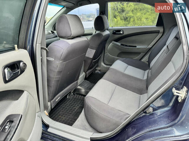 Синий Шевроле Лачетти, объемом двигателя 1.8 л и пробегом 330 тыс. км за 3350 $, фото 16 на Automoto.ua