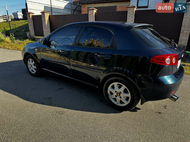 Синий Шевроле Лачетти, объемом двигателя 1.8 л и пробегом 330 тыс. км за 2999 $, фото 4 на Automoto.ua