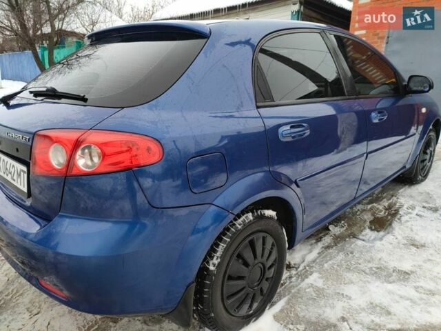 Синий Шевроле Лачетти, объемом двигателя 1.6 л и пробегом 215 тыс. км за 3800 $, фото 5 на Automoto.ua