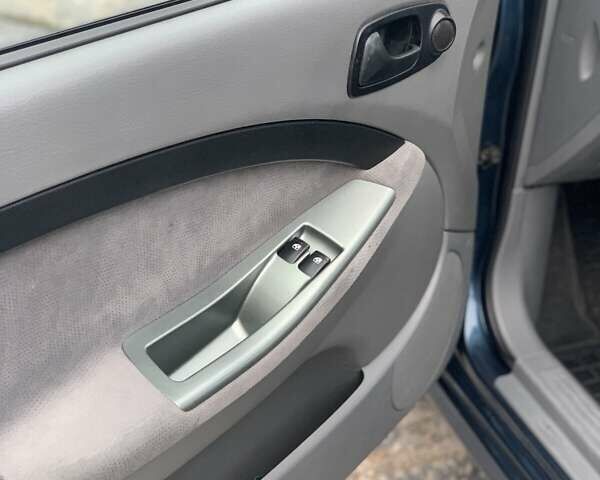 Синий Шевроле Лачетти, объемом двигателя 1.6 л и пробегом 134 тыс. км за 4900 $, фото 4 на Automoto.ua