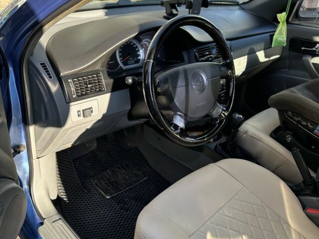 Синий Шевроле Лачетти, объемом двигателя 1.8 л и пробегом 226 тыс. км за 4200 $, фото 4 на Automoto.ua