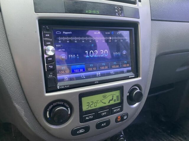 Синий Шевроле Лачетти, объемом двигателя 1.8 л и пробегом 200 тыс. км за 3200 $, фото 9 на Automoto.ua