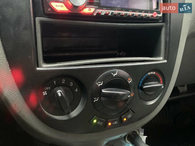 Синий Шевроле Лачетти, объемом двигателя 1.8 л и пробегом 318 тыс. км за 4000 $, фото 19 на Automoto.ua