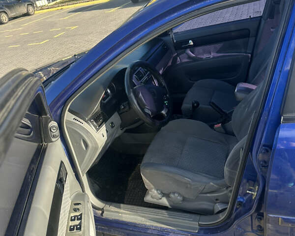 Синий Шевроле Лачетти, объемом двигателя 1.8 л и пробегом 330 тыс. км за 3500 $, фото 6 на Automoto.ua