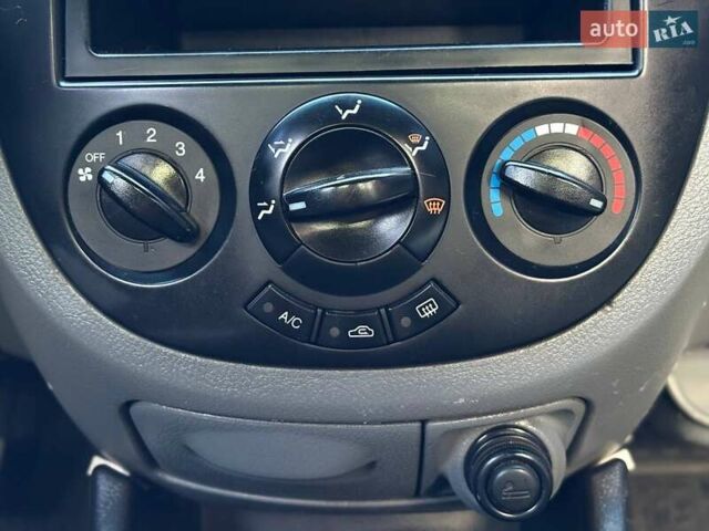 Синій Шевроле Лачетті, об'ємом двигуна 1.6 л та пробігом 230 тис. км за 4000 $, фото 13 на Automoto.ua