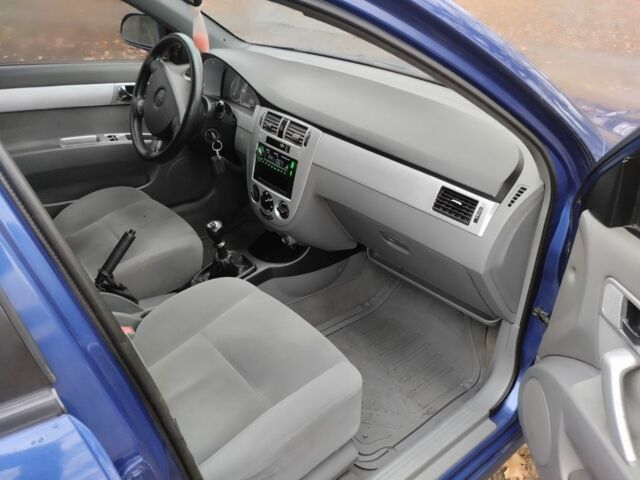 Синий Шевроле Лачетти, объемом двигателя 1.8 л и пробегом 175 тыс. км за 3799 $, фото 6 на Automoto.ua