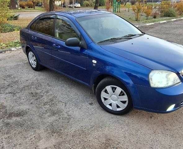 Синий Шевроле Лачетти, объемом двигателя 1.6 л и пробегом 225 тыс. км за 4400 $, фото 2 на Automoto.ua