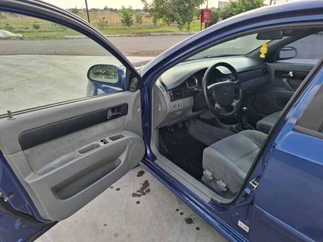 Синий Шевроле Лачетти, объемом двигателя 1.8 л и пробегом 275 тыс. км за 3550 $, фото 6 на Automoto.ua