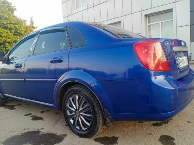 Синий Шевроле Лачетти, объемом двигателя 1.8 л и пробегом 220 тыс. км за 3600 $, фото 4 на Automoto.ua