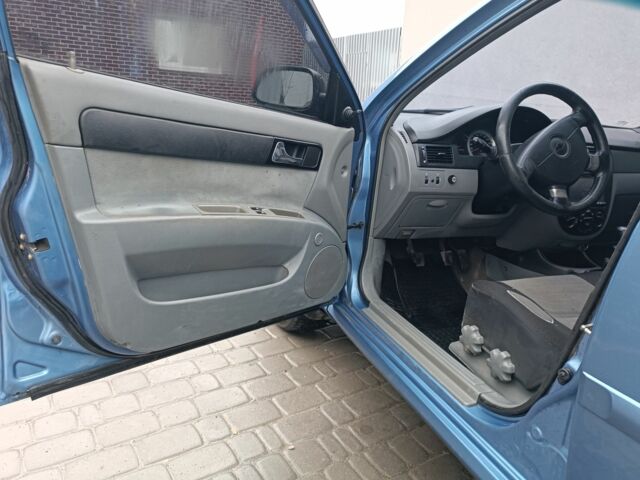 Синий Шевроле Лачетти, объемом двигателя 1.6 л и пробегом 200 тыс. км за 4600 $, фото 7 на Automoto.ua