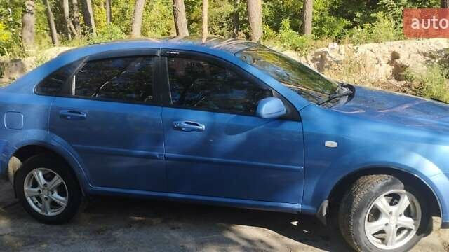 Синий Шевроле Лачетти, объемом двигателя 1.8 л и пробегом 220 тыс. км за 4000 $, фото 2 на Automoto.ua