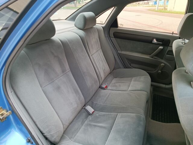 Синий Шевроле Лачетти, объемом двигателя 1.8 л и пробегом 231 тыс. км за 3600 $, фото 5 на Automoto.ua