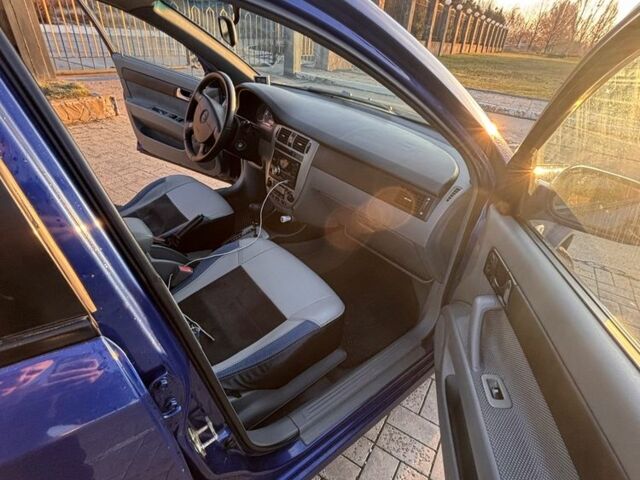 Синий Шевроле Лачетти, объемом двигателя 1.8 л и пробегом 175 тыс. км за 3950 $, фото 7 на Automoto.ua