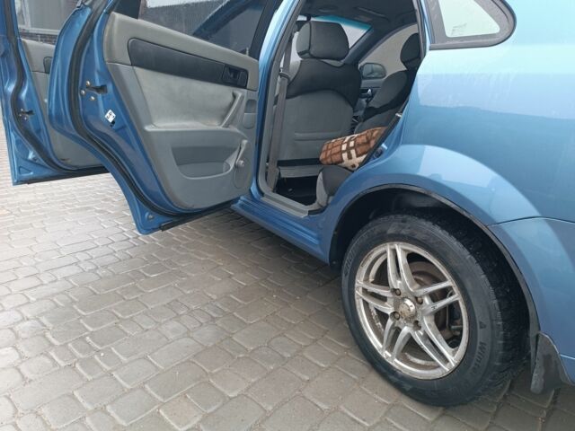 Синий Шевроле Лачетти, объемом двигателя 1.6 л и пробегом 200 тыс. км за 4600 $, фото 11 на Automoto.ua