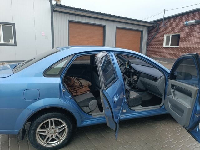 Синий Шевроле Лачетти, объемом двигателя 1.6 л и пробегом 200 тыс. км за 4600 $, фото 4 на Automoto.ua