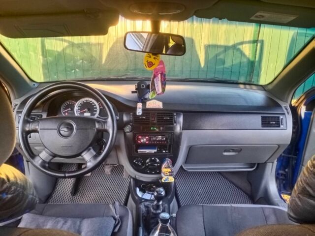 Синий Шевроле Лачетти, объемом двигателя 1.8 л и пробегом 220 тыс. км за 3600 $, фото 7 на Automoto.ua