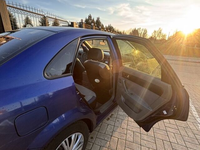 Синий Шевроле Лачетти, объемом двигателя 1.8 л и пробегом 175 тыс. км за 3950 $, фото 6 на Automoto.ua