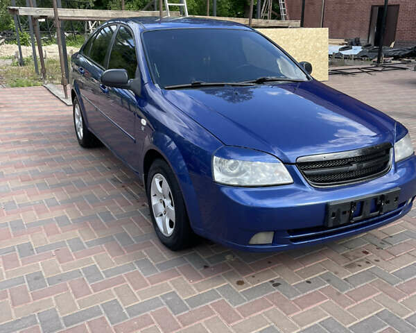 Синий Шевроле Лачетти, объемом двигателя 1.6 л и пробегом 255 тыс. км за 4200 $, фото 2 на Automoto.ua
