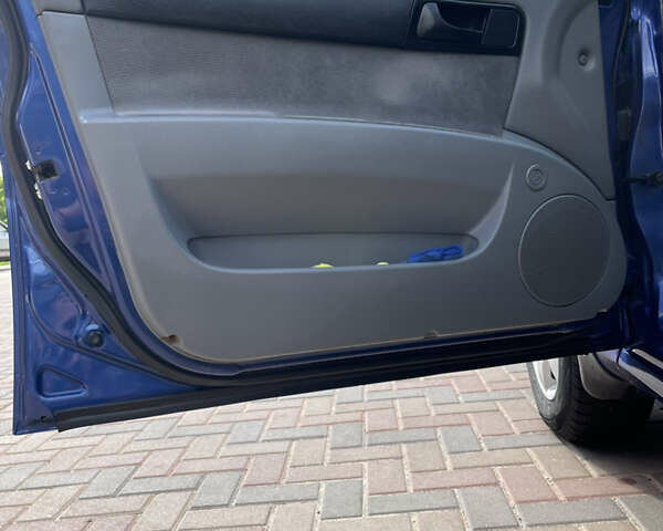 Синий Шевроле Лачетти, объемом двигателя 1.6 л и пробегом 255 тыс. км за 4200 $, фото 6 на Automoto.ua