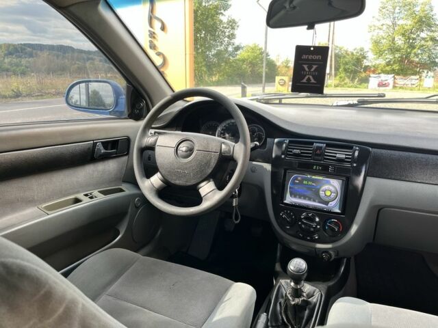 Синий Шевроле Лачетти, объемом двигателя 1.8 л и пробегом 228 тыс. км за 3500 $, фото 2 на Automoto.ua