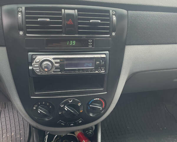 Синий Шевроле Лачетти, объемом двигателя 1.8 л и пробегом 185 тыс. км за 4200 $, фото 3 на Automoto.ua