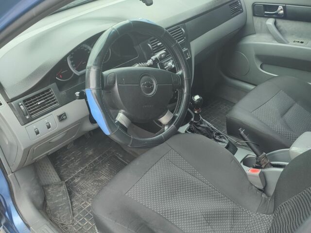 Синий Шевроле Лачетти, объемом двигателя 1.8 л и пробегом 288 тыс. км за 3700 $, фото 4 на Automoto.ua