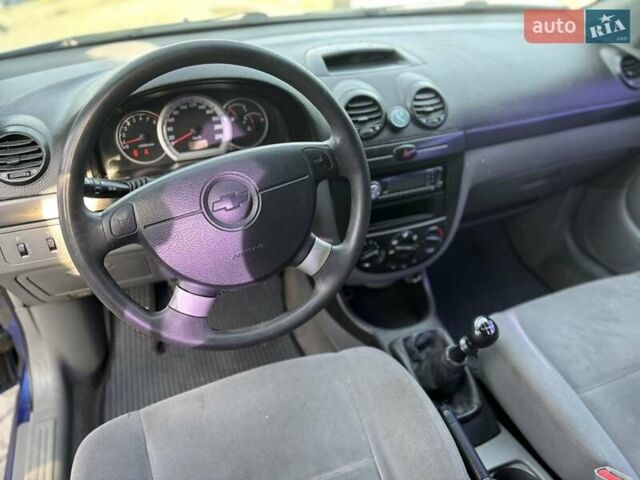 Синий Шевроле Лачетти, объемом двигателя 1.8 л и пробегом 257 тыс. км за 2900 $, фото 4 на Automoto.ua