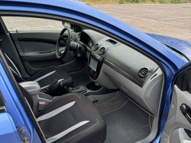 Синий Шевроле Лачетти, объемом двигателя 1.8 л и пробегом 280 тыс. км за 3099 $, фото 8 на Automoto.ua