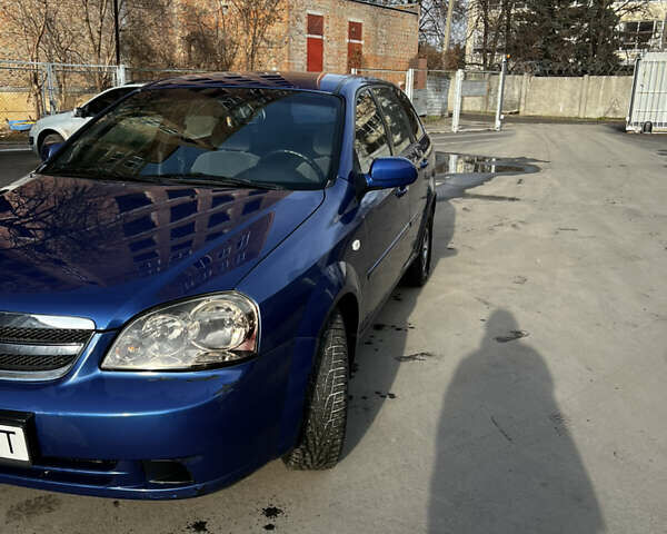 Синий Шевроле Лачетти, объемом двигателя 1.8 л и пробегом 200 тыс. км за 3900 $, фото 1 на Automoto.ua