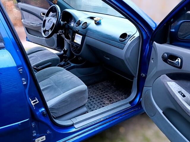 Синий Шевроле Лачетти, объемом двигателя 1.8 л и пробегом 200 тыс. км за 2800 $, фото 7 на Automoto.ua