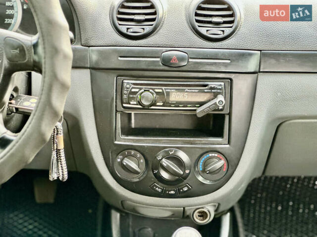 Синій Шевроле Лачетті, об'ємом двигуна 1.8 л та пробігом 186 тис. км за 4400 $, фото 18 на Automoto.ua